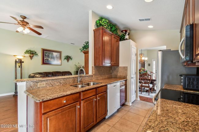 9094 Honeybee Lane, House other with 3 bedrooms, 2 bathrooms and null parking in Jacksonville FL | Image 11