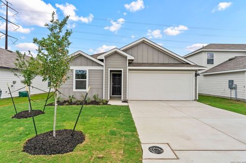 915 Prince Albert, Seguin, TX, 78155-3689 | Card Image