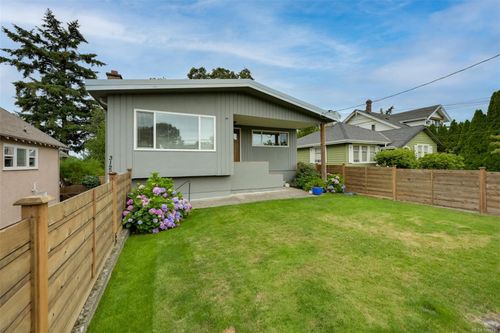 3128 Quadra St, Victoria, BC, V8X1G1 | Card Image