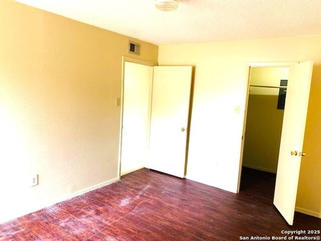 APT-4 - 657 W 4 Th St, Condo with 2 bedrooms, 1 bathrooms and null parking in Yorktown TX | Image 4