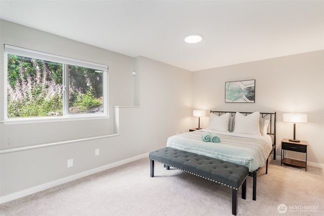 (Approx 10x15') 3rd bedroom downstairs with walk-in closet & black-out blinds | Image 30