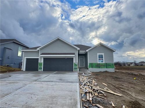 15645 Sheridan Ct, Basehor, KS, 66007-6601 | Card Image