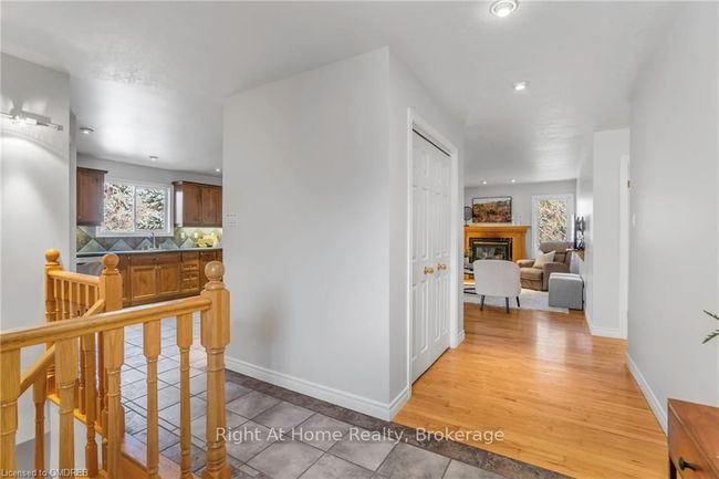 47 Morton Ave, House other with 4 bedrooms, 2 bathrooms and 4 parking in Dundas ON | Image 8