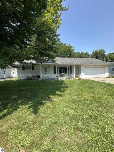 128 W Summit Street, House other with 3 bedrooms, 1 bathrooms and null parking in Breckenridge MI | Image 1