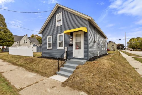 1143 S 23rd St, Manitowoc, WI, 54220-4827 | Card Image