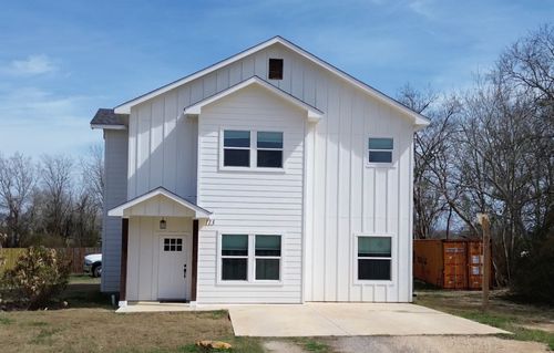 113 S Lockhart St, Paige, TX, 78659-4107 | Card Image