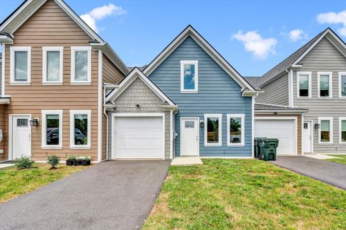 134 W Calhoun St, Salem, VA, 24153-3671 | Card Image