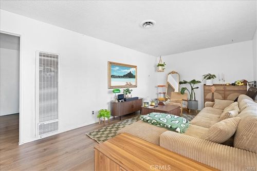 14701 Mesa Dr, Victorville, CA, 92395-4040 | Card Image