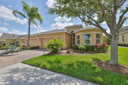 682 Chipper Dr, Sun City Center, FL, 33573-5876 | Card Image