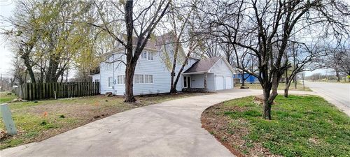 215 W 4th St, Erie, KS, 66733-1423 | Card Image
