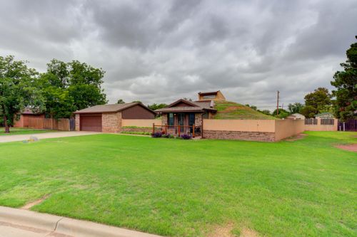 707 W 8th St, Idalou, TX, 79329-9077 | Card Image