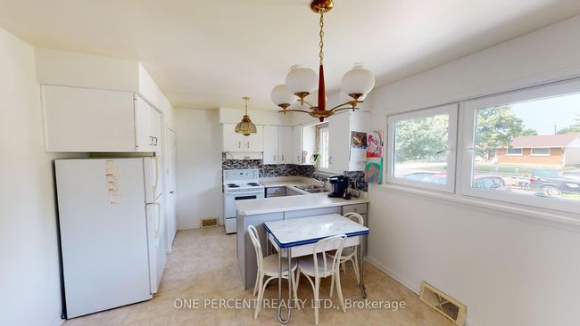 324 Bunting Rd, House other with 3 bedrooms, 2 bathrooms and 5 parking in Saint Catharines ON | Image 4