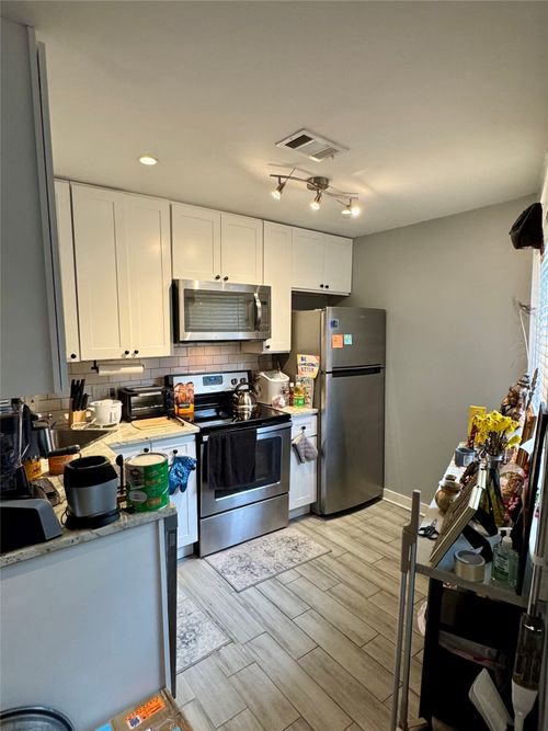 198-1840 Burton Dr, Austin, TX, 78741-4270 | Card Image