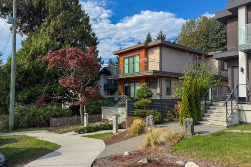 218 W 19th St, North Vancouver, BC, V7M1X5 | Card Image