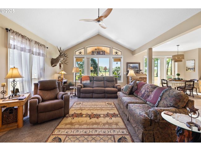 12430 S Oak Grove Rd, House other with 3 bedrooms, 4 bathrooms and 6 parking in Canby OR | Image 27