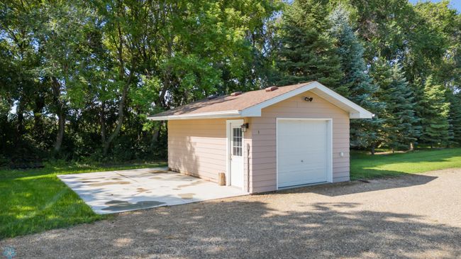 Extra heated & cooled garage | Image 38