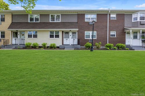 5205-5205 Wilshire Ln, Oakdale, NY, 11769-1449 | Card Image