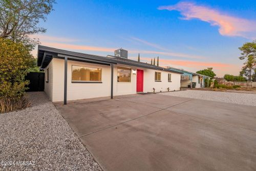 2525 E Warwick Vis, Tucson, AZ, 85713-2128 | Card Image