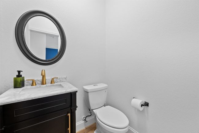 Powder room on the main floor | Image 20