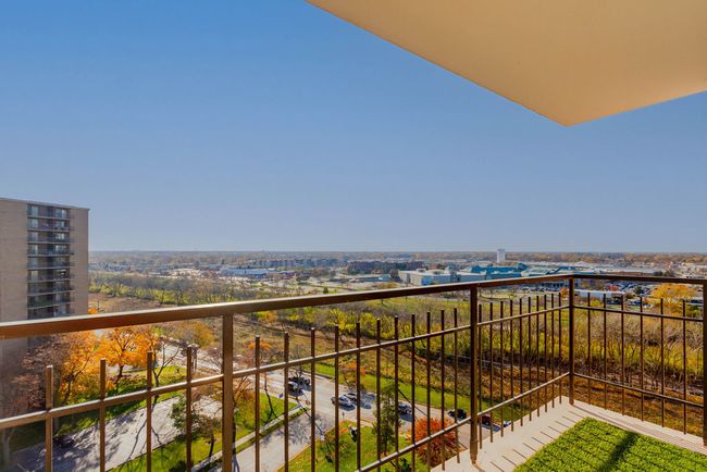 APT-1402 - 7141 N Kedzie Ave, Condo with 3 bedrooms, 2 bathrooms and 2 parking in CHICAGO IL | Image 5