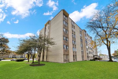 305 - 9745 S Karlov Avenue, Condo with 2 bedrooms, 1 bathrooms and 1 parking in Oak Lawn IL | Image 1