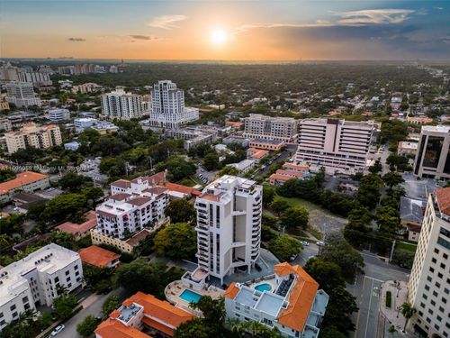 ph1602-911 E Ponce De Leon Blvd, Coral Gables, FL, 33134 | Card Image