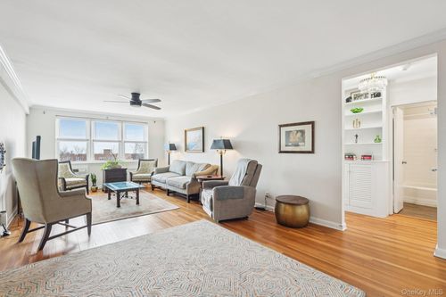 apt-4f-4 Putnam Hl, Greenwich, CT, 06830-5715 | Card Image