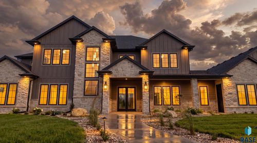 5501 E Markham Cir, Sioux Falls, SD, 57110-6517 | Card Image