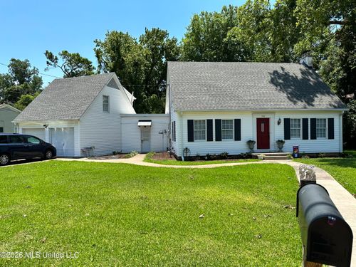 1700 Robinson St, Natchez, MS, 39120-4041 | Card Image