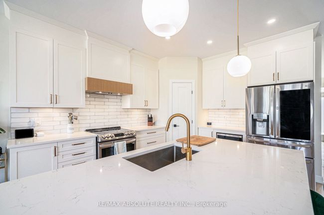 A - 10 Cockburn St, House attached with 3 bedrooms, 4 bathrooms and 4 parking in Richmond ON | Image 10
