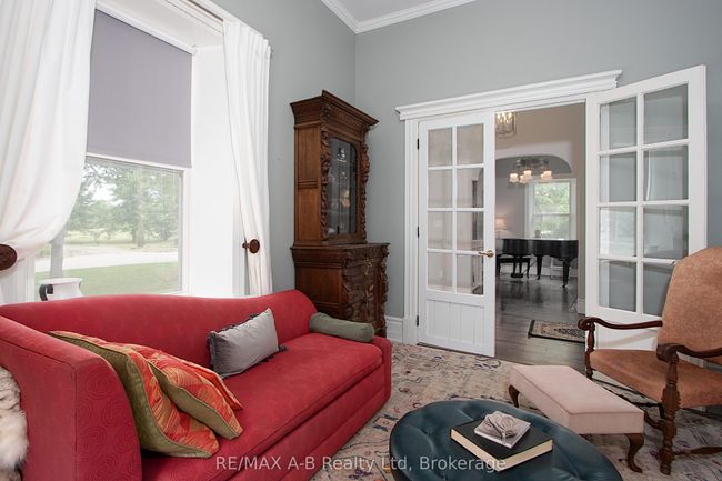 12096 Gale Rd, House other with 5 bedrooms, 4 bathrooms and 10 parking in Middlesex Centre ON | Image 7
