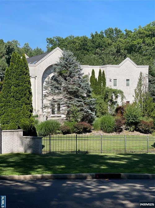 20 Burning Hollow Road, Saddle River, NJ, 07458 | Card Image
