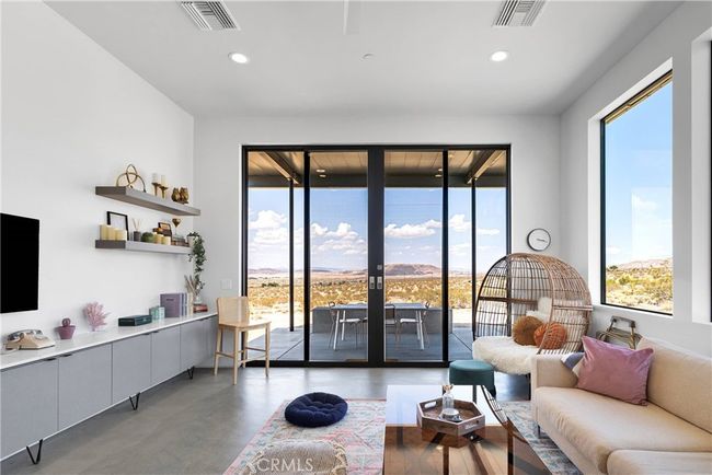 Living Room | Image 11