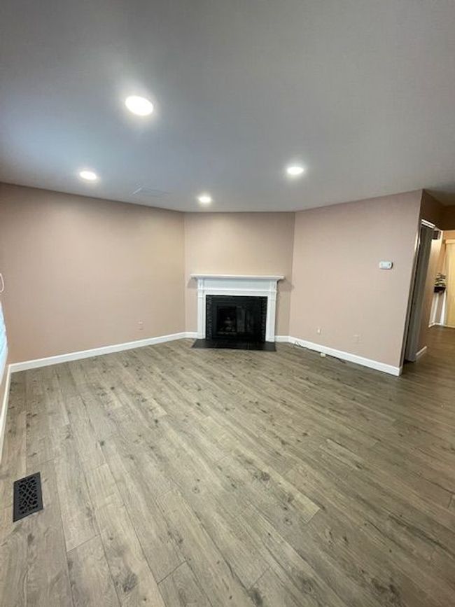 37310 Glenbrook Dr, Condo with 3 bedrooms, 2 bathrooms and null parking in Clinton Twp MI | Image 7