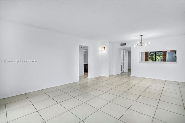 APT-306 - 2206 S Cypress Bend Dr, Condo with 2 bedrooms, 2 bathrooms and null parking in Pompano Beach FL | Image 5