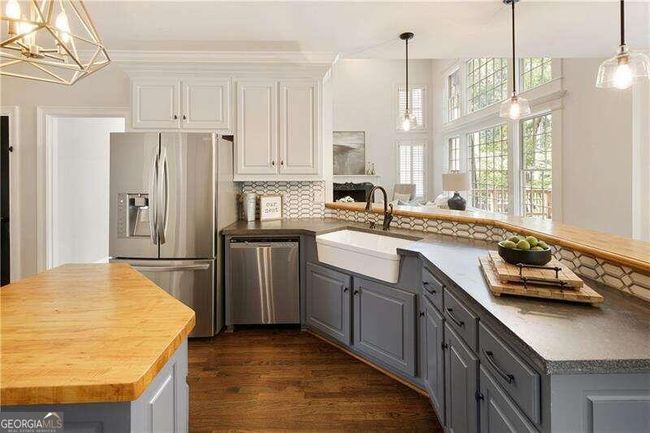 640 Lake Medlock Dr, House other with 6 bedrooms, 5 bathrooms and 2 parking in Johns Creek GA | Image 12