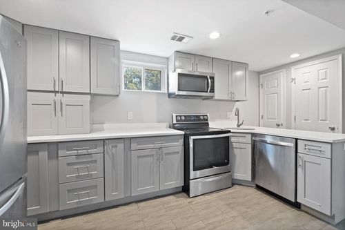 2215 Oak Glen Way, DISTRICT HEIGHTS, MD, 20747-3702 | Card Image