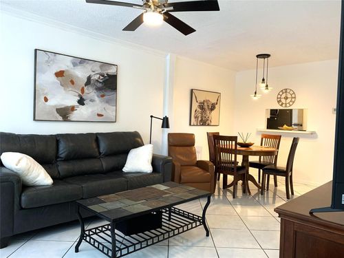 508-5003 Nw 35th St, Lauderdale Lakes, FL, 33319-5272 | Card Image