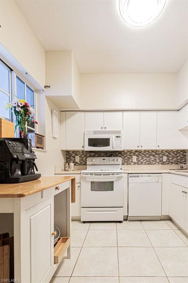 APT-1602 - 8416 Bernwood Cove Loop, Condo with 3 bedrooms, 2 bathrooms and null parking in FORT MYERS FL | Image 16