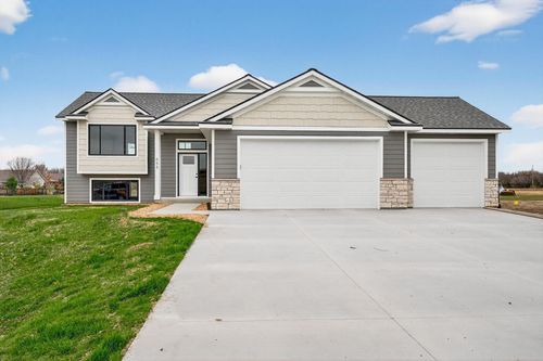 655 1st St Se, Elgin, MN, 55932-2804 | Card Image