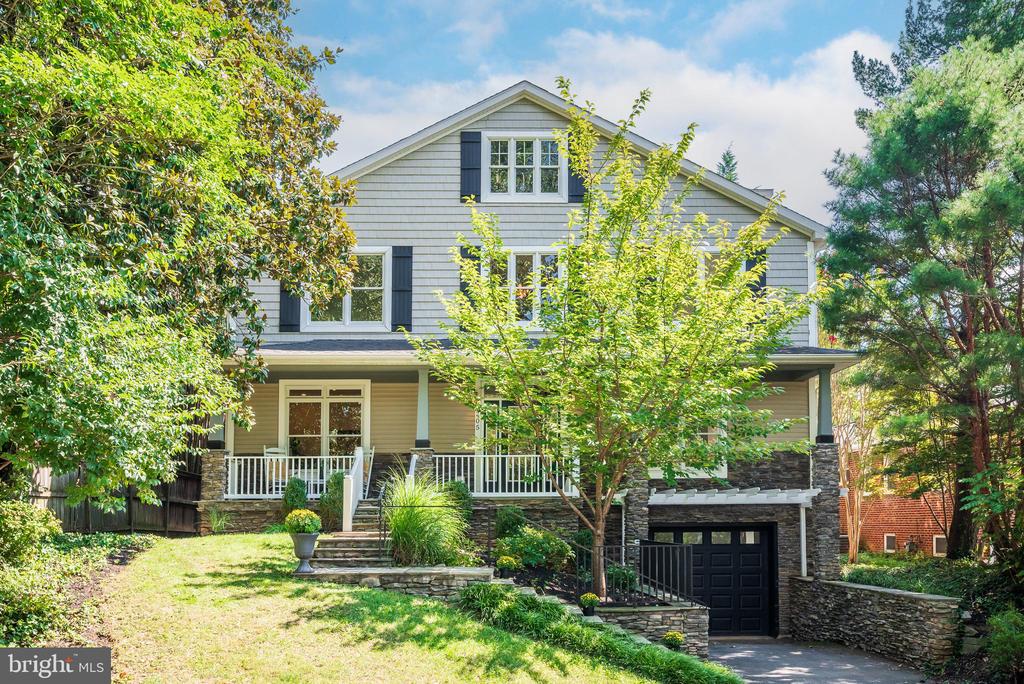 Hampden Ln, Bethesda, MD 20817