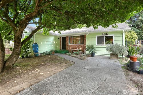 14828 Ashworth Ave N, Shoreline, WA, 98133-6230 | Card Image