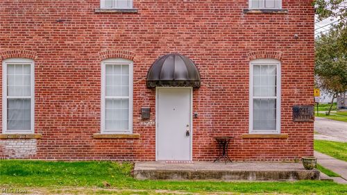 241 Myrtle St, Ravenna, OH, 44266-3245 | Card Image