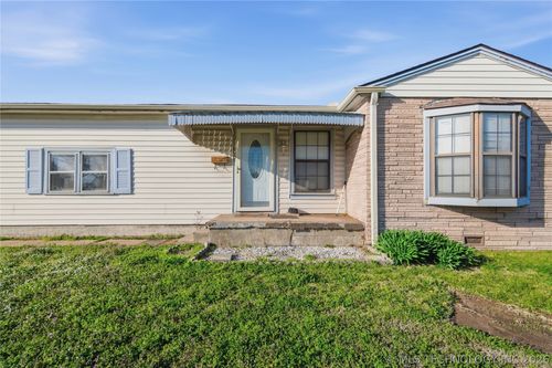 305 22nd Ave Ne, Miami, OK, 74354-2111 | Card Image