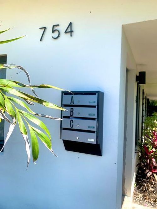 754 Ne 40th St, Oakland Park, FL, 33334-3034 | Card Image