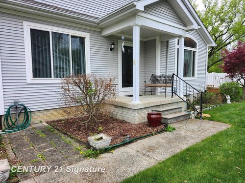 241 Aberdeen Ct, Flushing, MI, 48433-2659 | Card Image