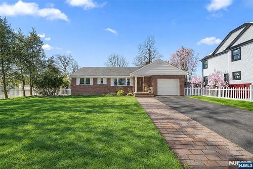 219 N Farview Ave, Paramus, NJ, 07652-3216 | Card Image