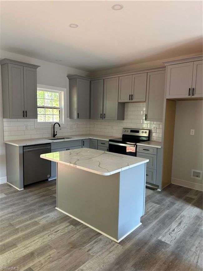 To be Similar (Kitchen/Breakfast Area) | Image 6