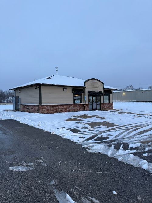 330 N 1st St, Cuba, IL, 61427-5117 | Card Image