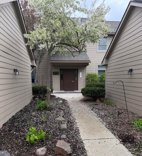 2098 Bent Trail Ct, Ann Arbor, MI, 48108-9301 | Card Image